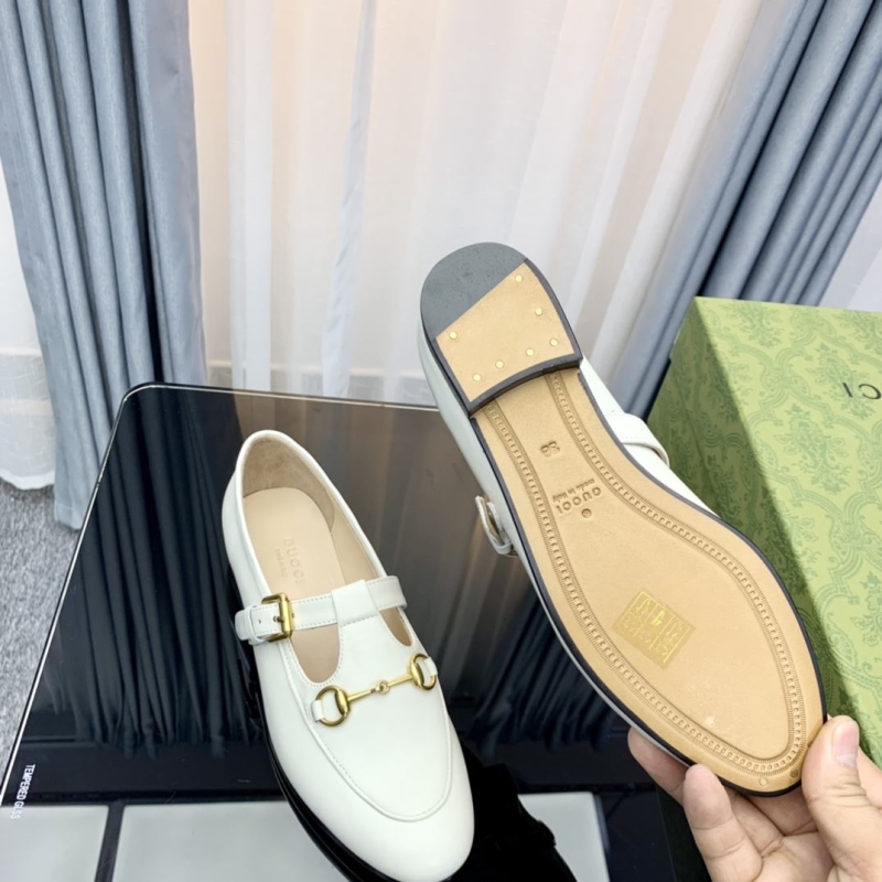 Gucci Flat Shoes